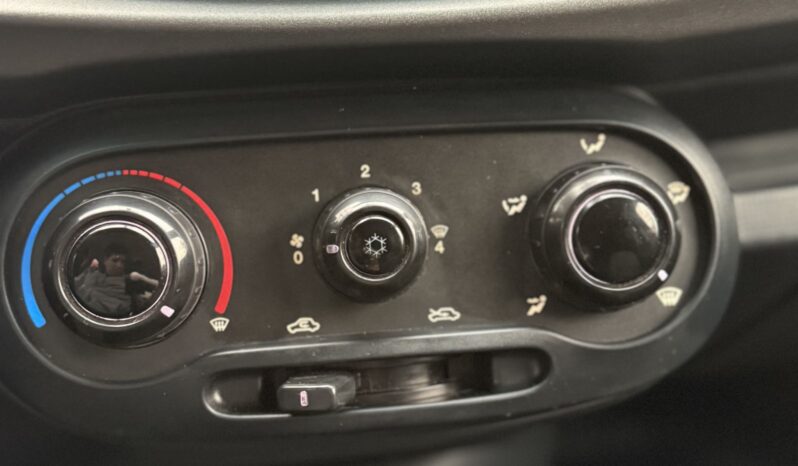 2019 Fiat Uno 1.4 WAY EVO STYLE 4X2 AA MT 5P lleno
