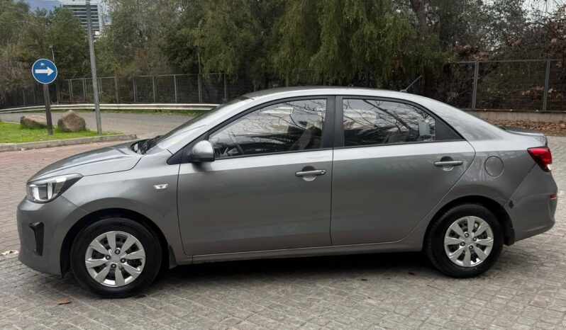 KIA SOLUTO 2022 lleno