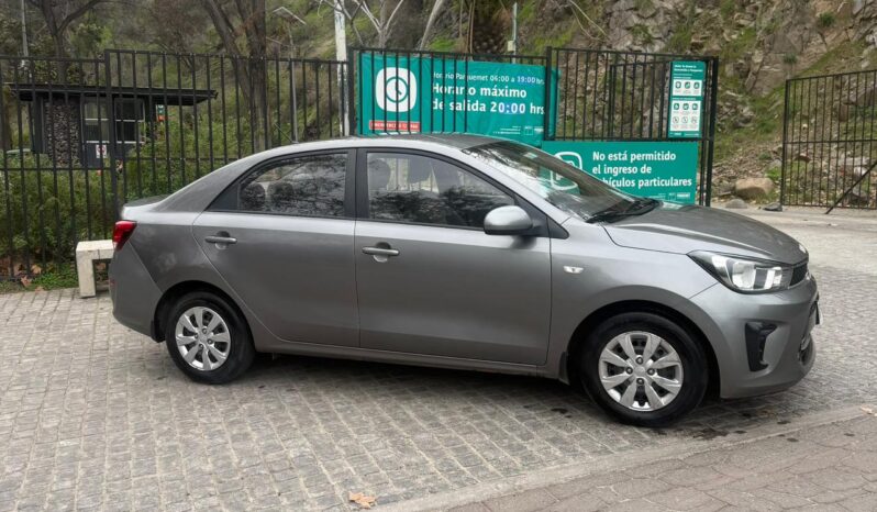 KIA SOLUTO 2022 lleno