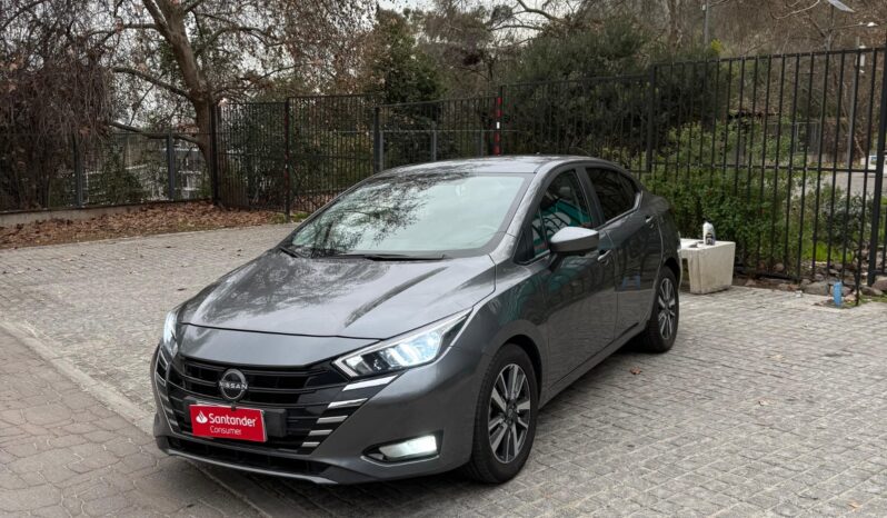 Nissan Versa Advance 2024 AT lleno