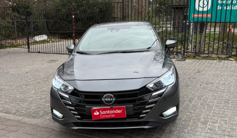 Nissan Versa Advance 2024 AT lleno