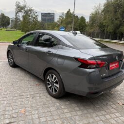 Nissan Versa Advance 2024 AT lleno