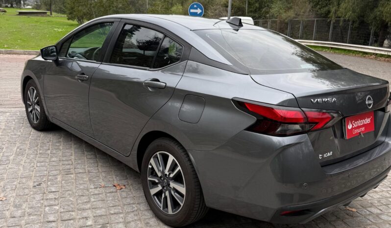 Nissan Versa Advance 2024 AT lleno