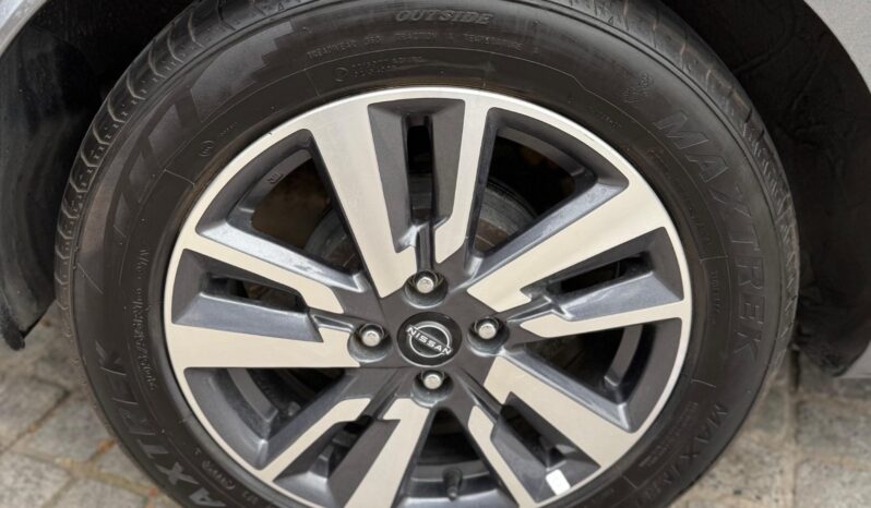 Nissan Versa Advance 2024 AT lleno