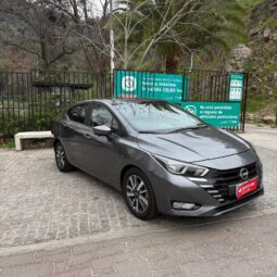 Nissan Versa Advance 2024 AT lleno