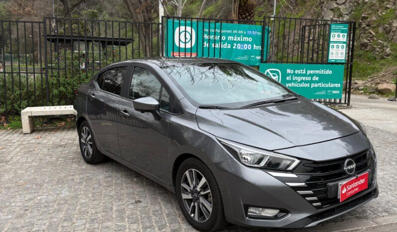 Nissan Versa Advance 2024 AT lleno