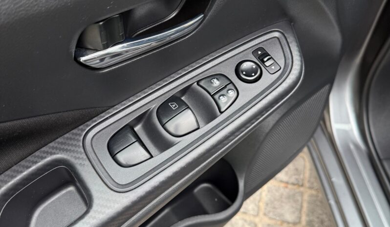 Nissan Versa Advance 2024 AT lleno