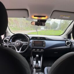 Nissan Versa Advance 2024 AT lleno