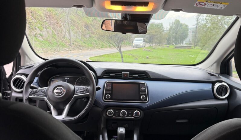 Nissan Versa Advance 2024 AT lleno