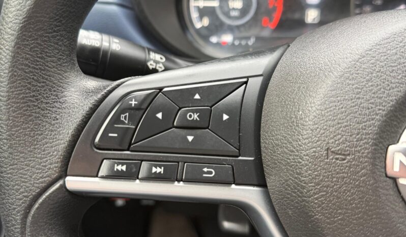 Nissan Versa Advance 2024 AT lleno