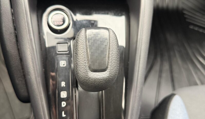 Nissan Versa Advance 2024 AT lleno